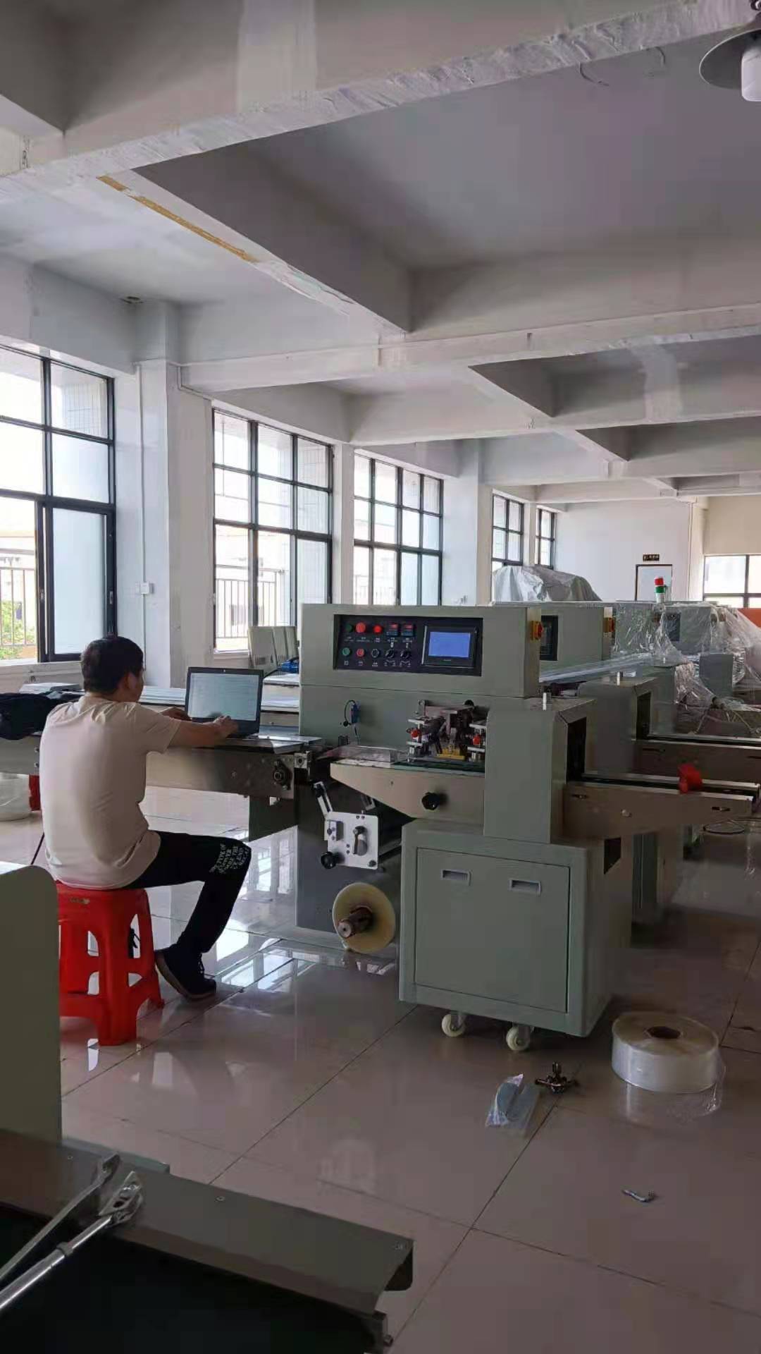东莞过胶机长紧急招聘启事